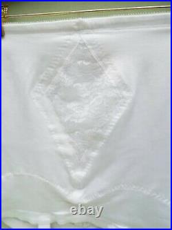 RAGO Open Bottom 6 Strap Girdle (white) Size 36/3X Excellent Condition
