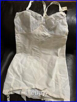 TREO girdle 37C -608 pullon all in one open bottom metal garters 37C new vintage