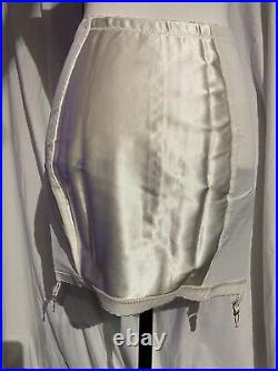 Vintage 1950s-1960s Girdle Open Bottom Garters Ivory Side Zip Size 34 L/XL EVC